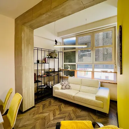 Yellowstone Studio Apartman Tirana