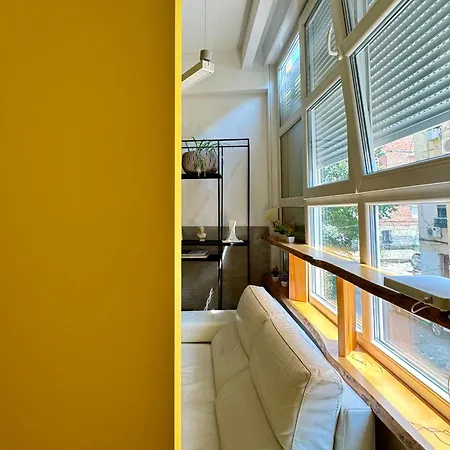 Yellowstone Studio Apartman Tirana
